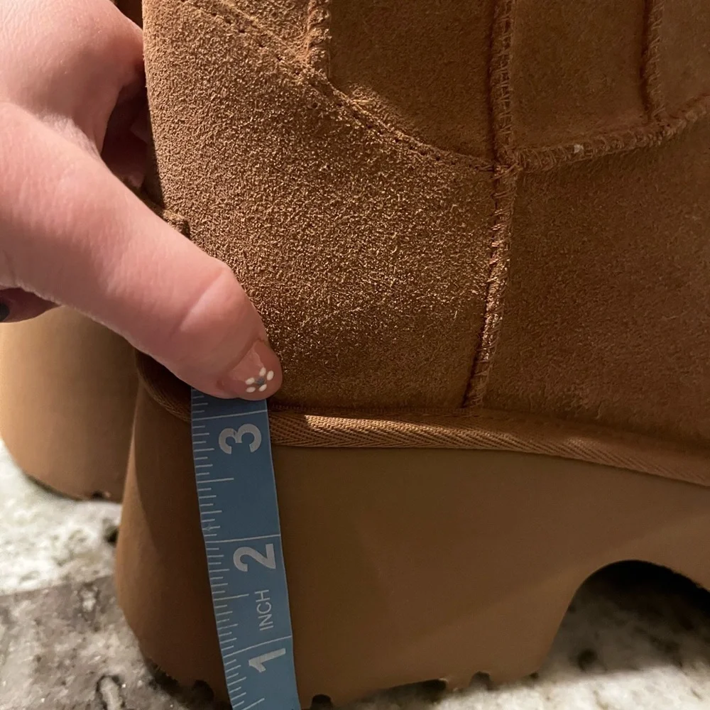 NWT UGG classic short platform boots